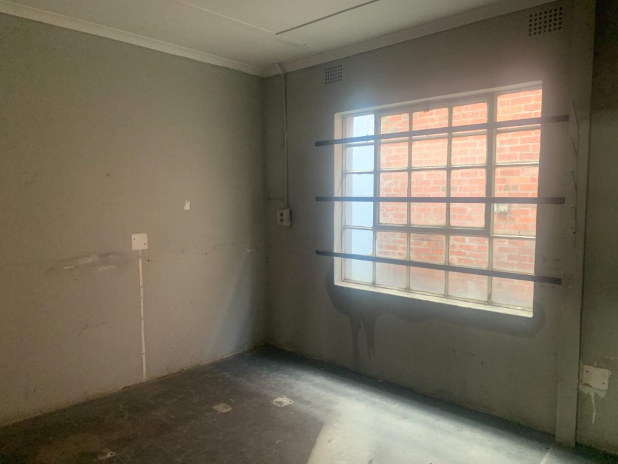 To Let Commercial Property for Rent in Oakdale Western Cape